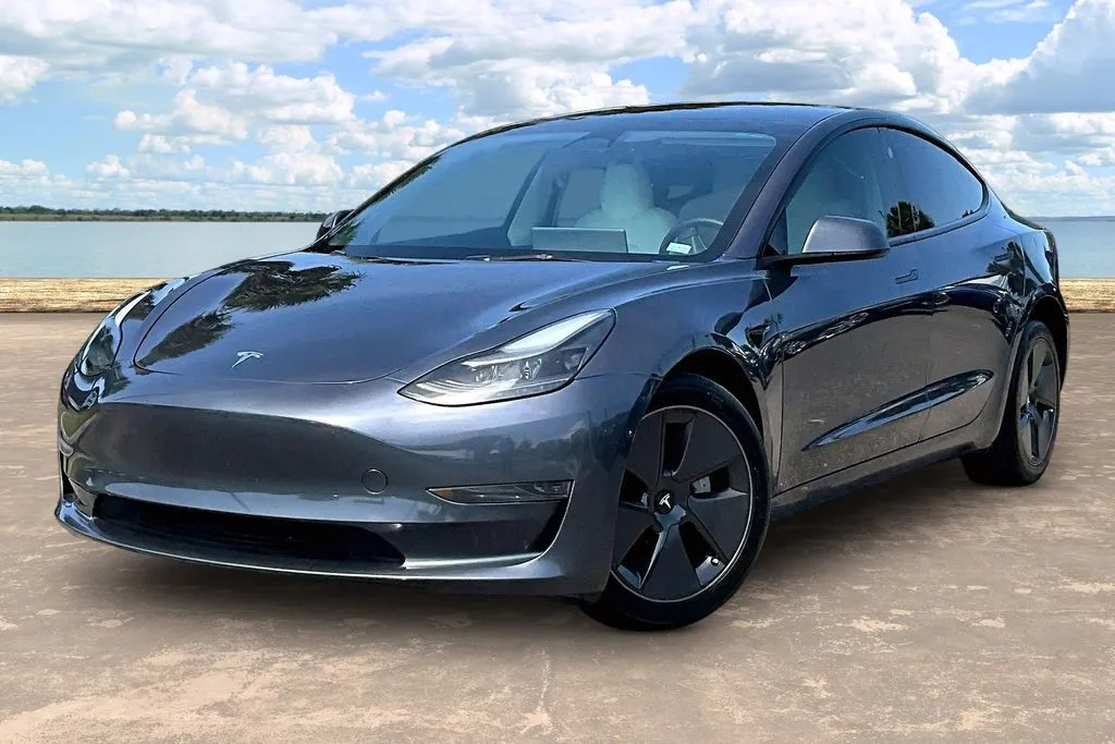 2023 Tesla Model 3 -'s photo