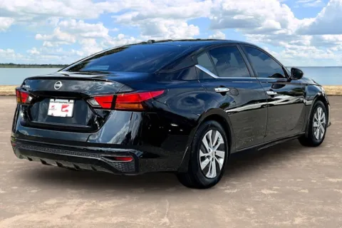 More photos of 2020 Nissan Altima 2.5 S at Gravity Autos Jacksonville, FL