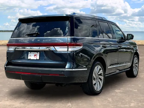 More photos of 2022 Lincoln Navigator Reserve at Gravity Autos Jacksonville, FL