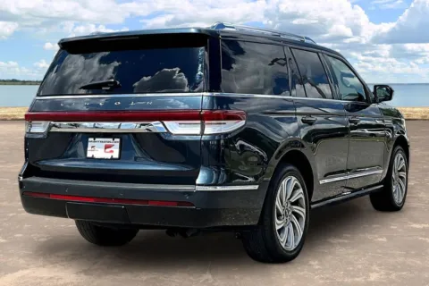 More photos of 2022 Lincoln Navigator Reserve at Gravity Autos Jacksonville, FL