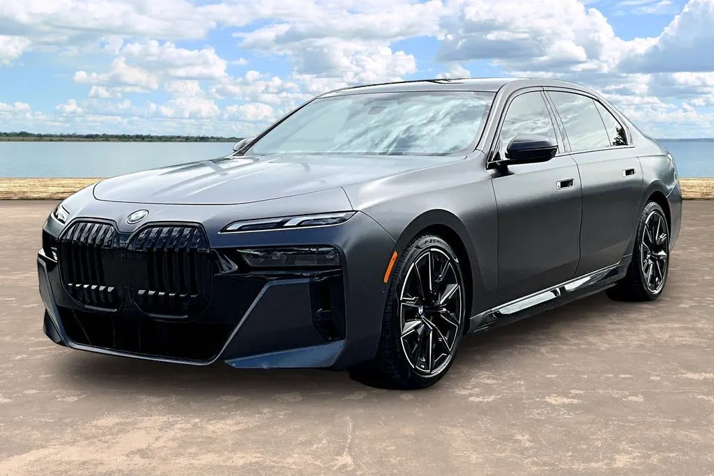 Gray 2023 BMW i7 xDrive60 for sale in Jacksonville, FL