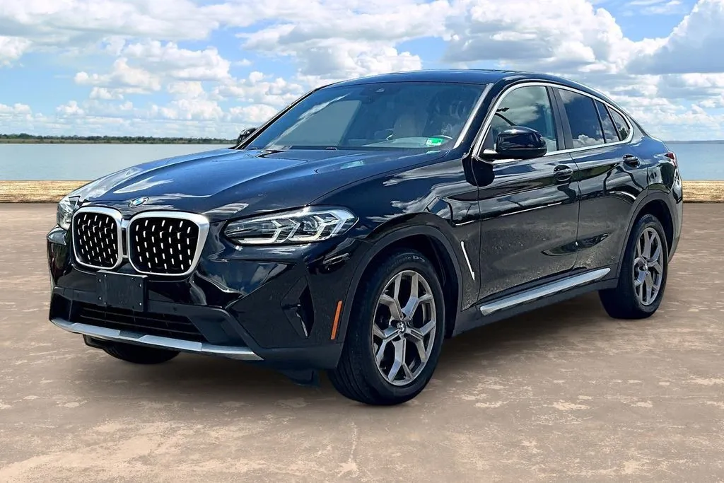 2022 BMW X4 xDrive30i's photo