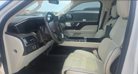 More photos of 2022 Lincoln Navigator Black Label at Gravity Autos Jacksonville, FL