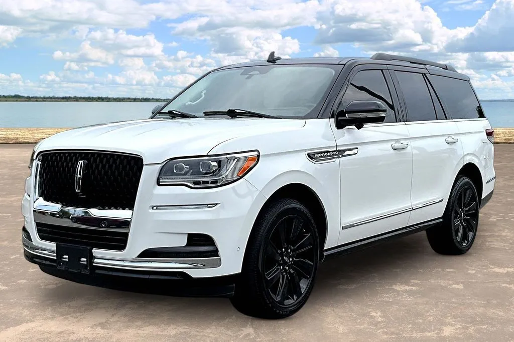 White 2022 Lincoln Navigator Black Label for sale in Jacksonville, FL