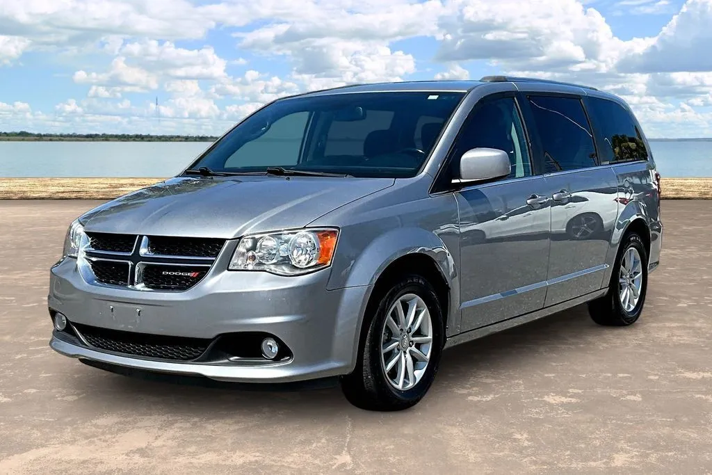 Silver 2019 Dodge Grand Caravan SXT for sale in Jacksonville, FL
