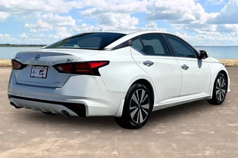 More photos of 2022 Nissan Altima 2.5 SV at Gravity Autos Jacksonville, FL