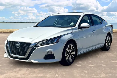 White 2022 Nissan Altima 2.5 SV for sale in Jacksonville, FL