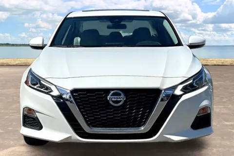 Photos of 2022 Nissan Altima 2.5 SV for sale in Jacksonville, FL at Gravity Autos Jacksonville