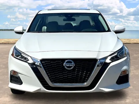 Photos of 2022 Nissan Altima 2.5 SV for sale in Jacksonville, FL at Gravity Autos Jacksonville