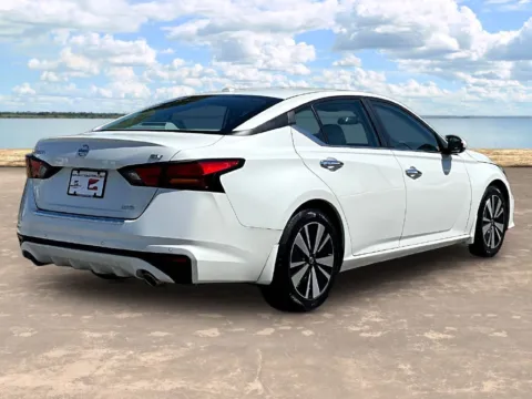 More photos of 2022 Nissan Altima 2.5 SV at Gravity Autos Jacksonville, FL