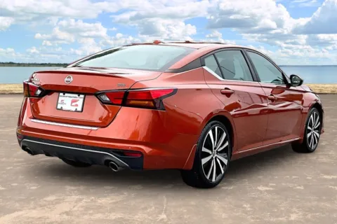More photos of 2021 Nissan Altima 2.5 SR at Gravity Autos Jacksonville, FL