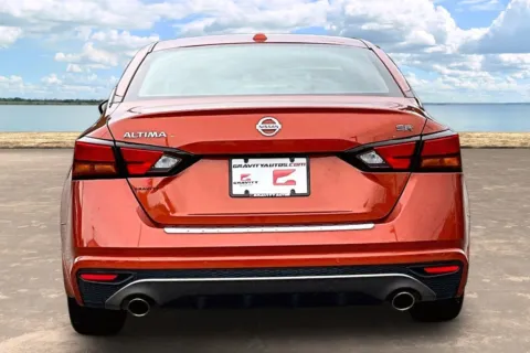 More photos of 2021 Nissan Altima 2.5 SR at Gravity Autos Jacksonville, FL