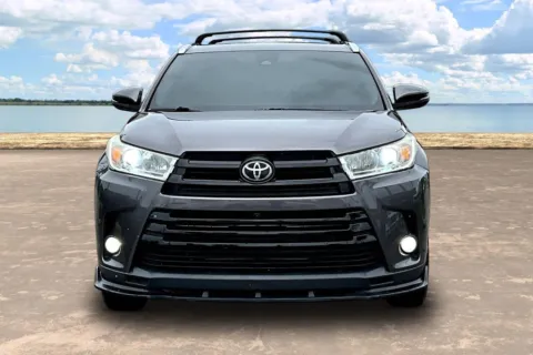 Photos of 2019 Toyota Highlander XLE for sale in Jacksonville, FL at Gravity Autos Jacksonville