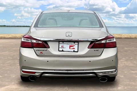 More photos of 2017 Honda Accord EX-L at Gravity Autos Jacksonville, FL