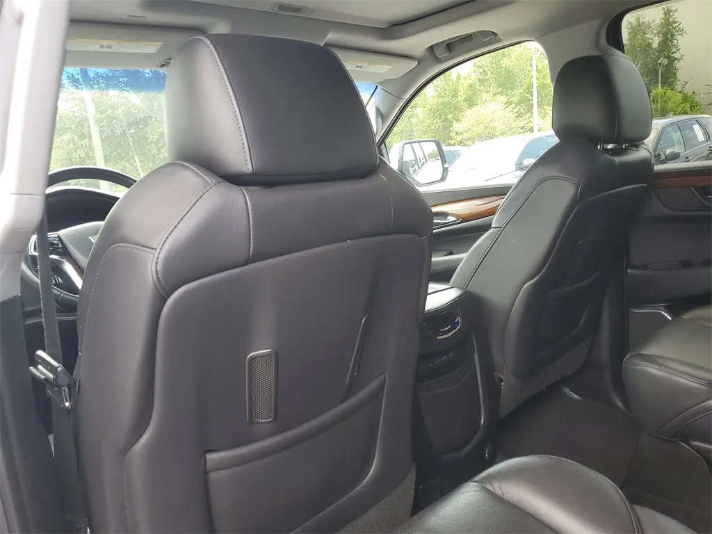 2018 Cadillac Escalade Luxury photo 4