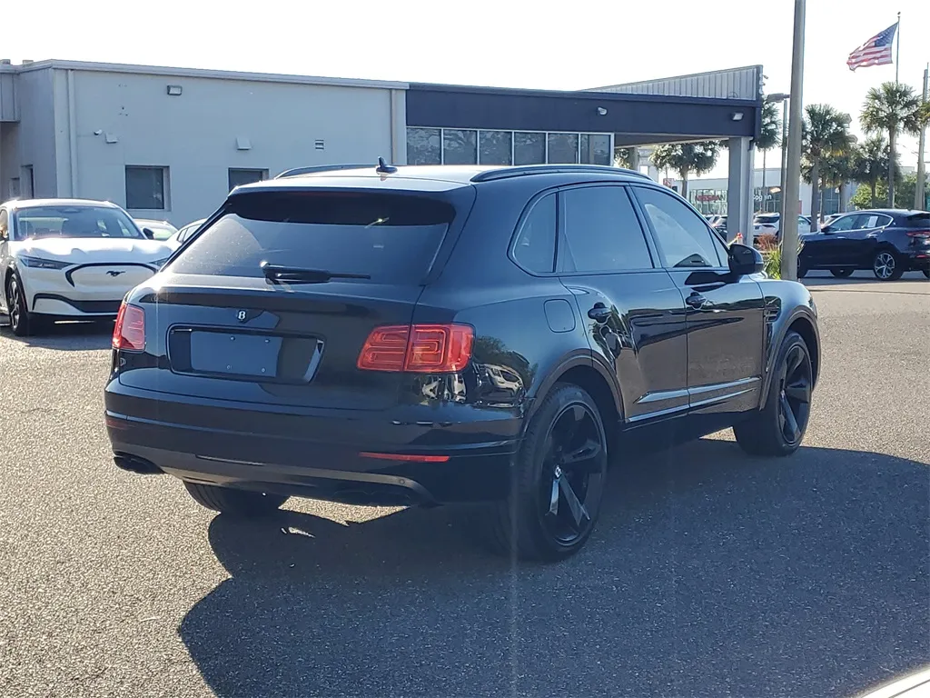 2019 Bentley Bentayga V8 photo 2