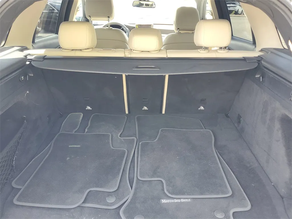 2018 Mercedes Benz GLC 300 photo 3