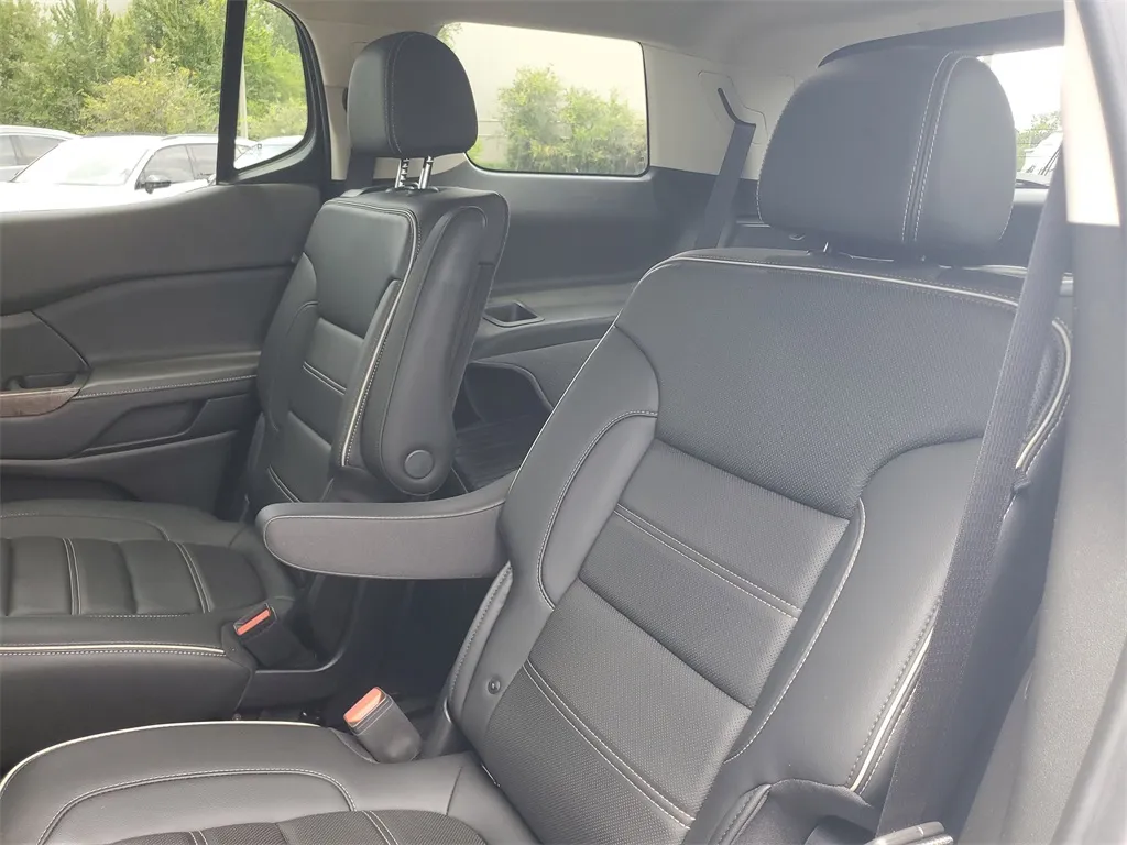 2023 Gmc Acadia Denali photo 3