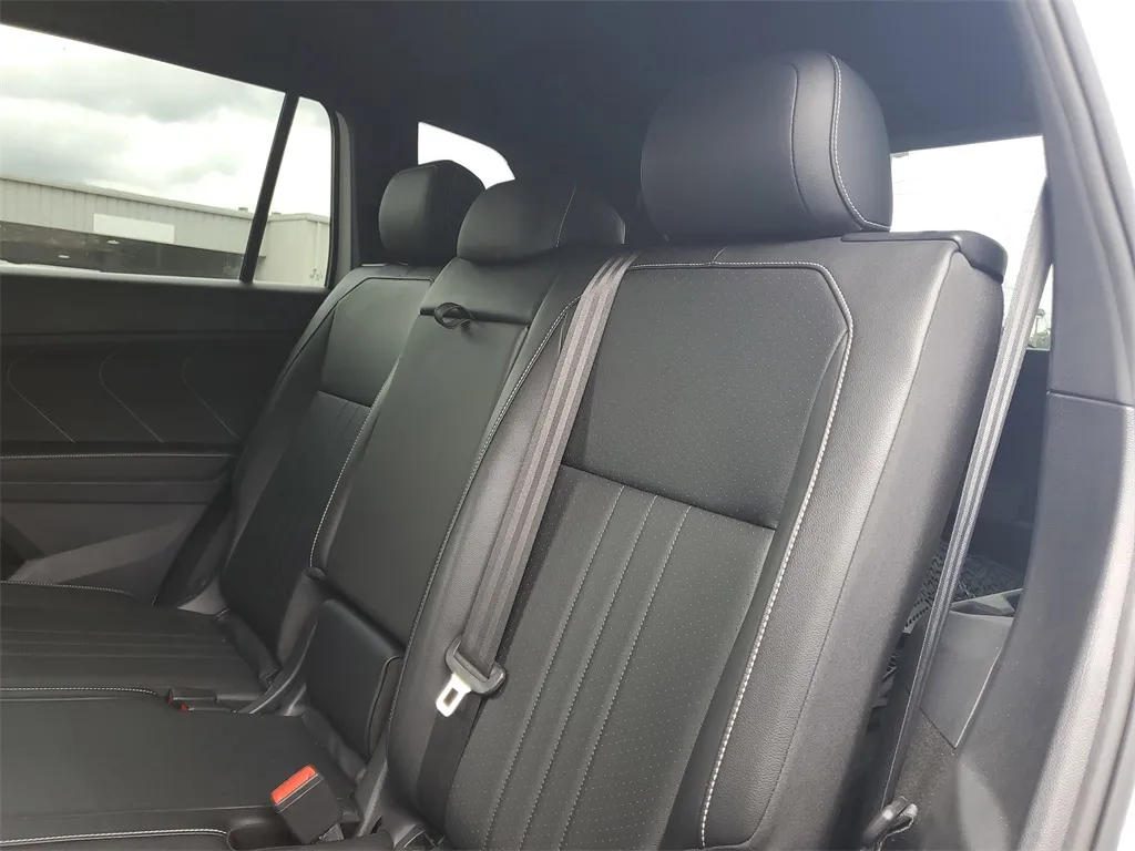 2022 Volkswagen Tiguan SE R-Line Black photo 3
