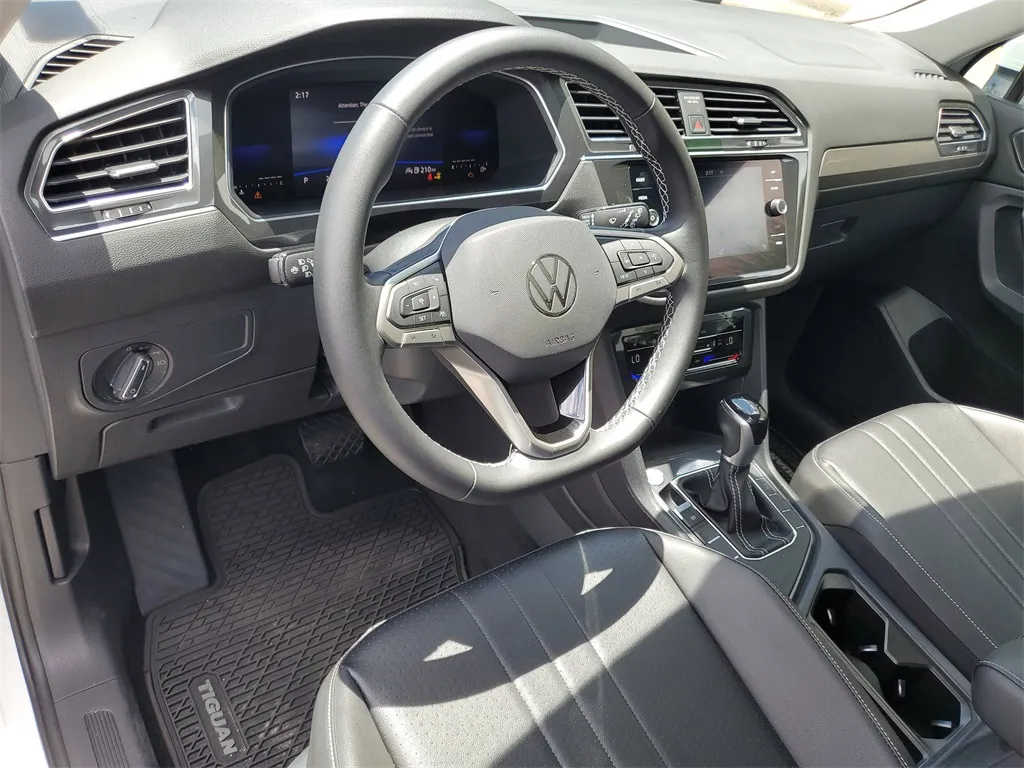 2022 Volkswagen Tiguan SE photo 3