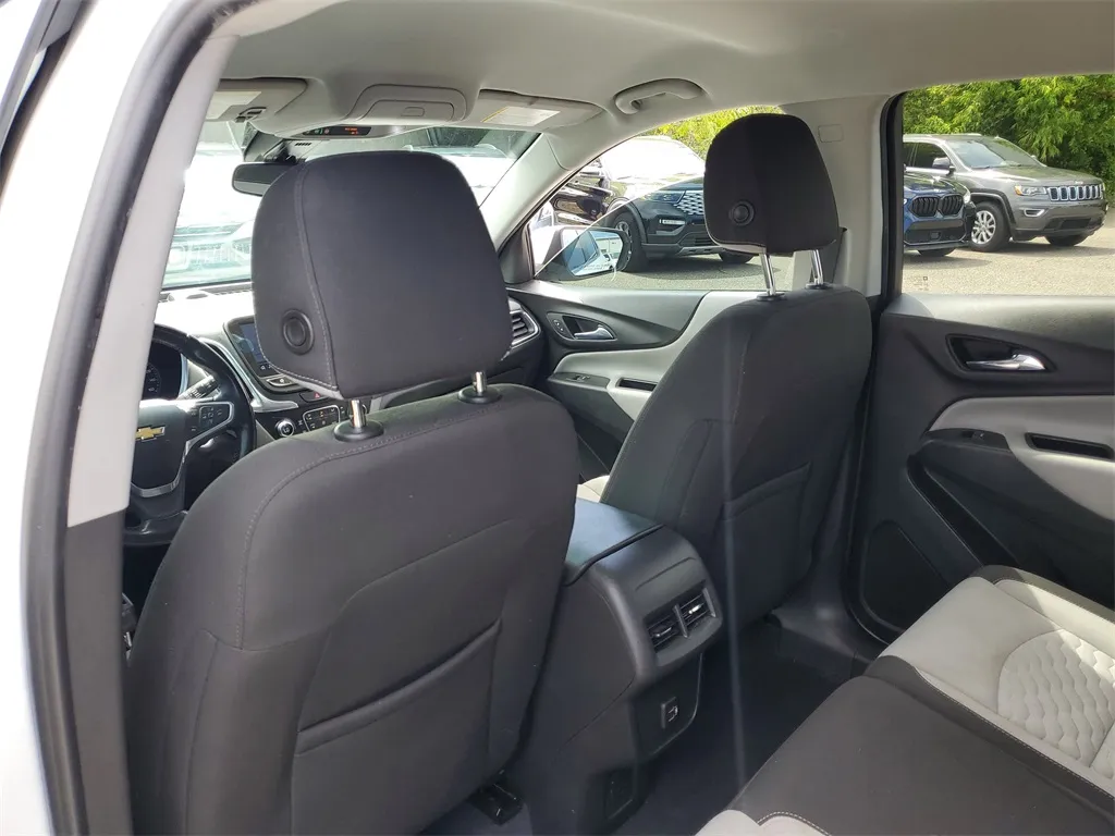 2021 Chevrolet Equinox LT photo 4