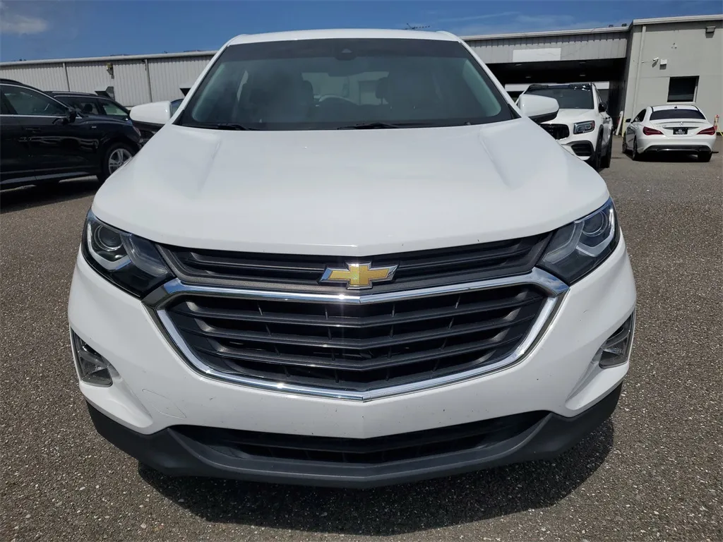 2021 Chevrolet Equinox LT photo 3