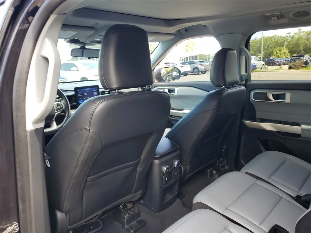 2021 Ford Explorer XLT photo 4