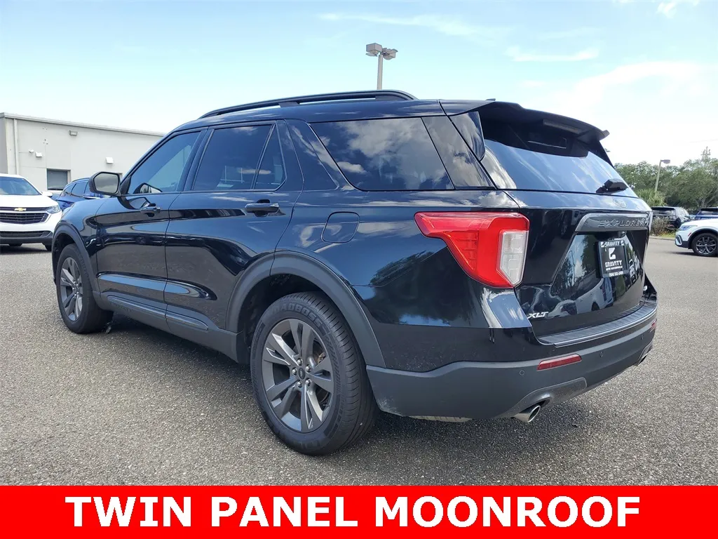 2021 Ford Explorer XLT photo 2