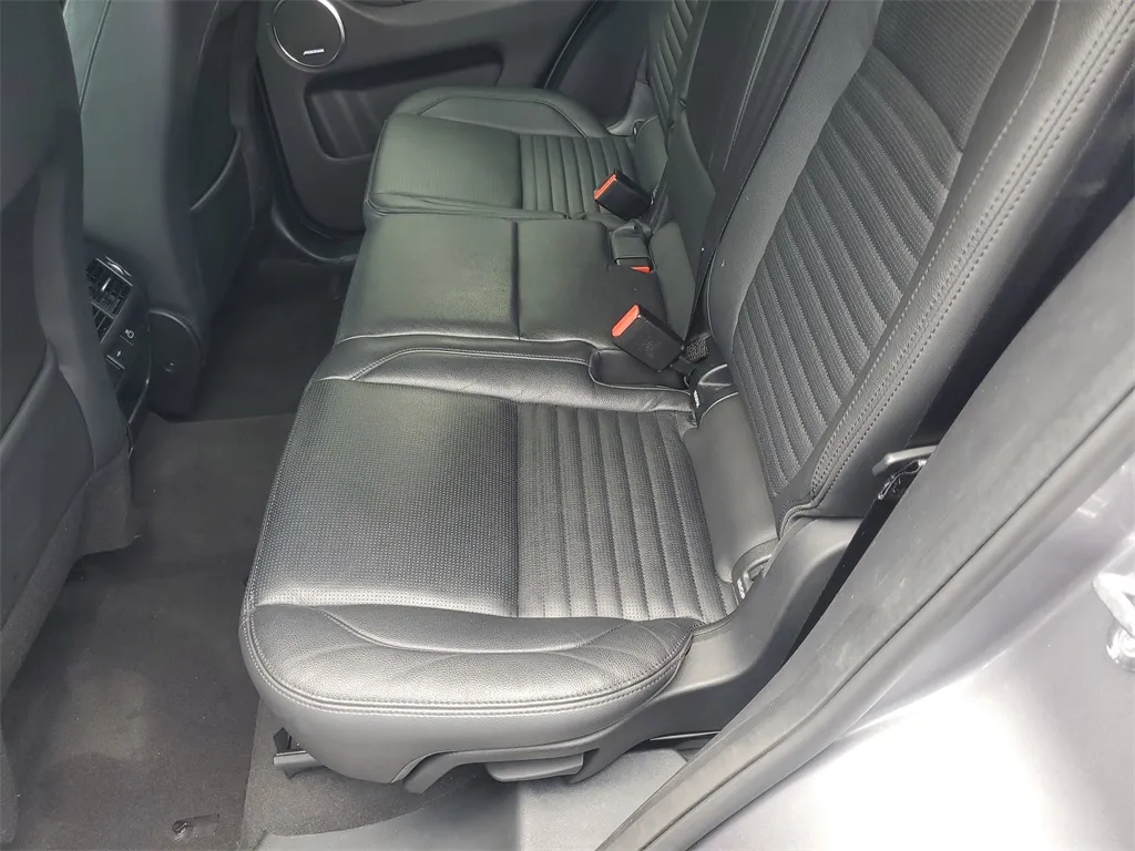 2022 Land Rover Discovery Sport S photo 4