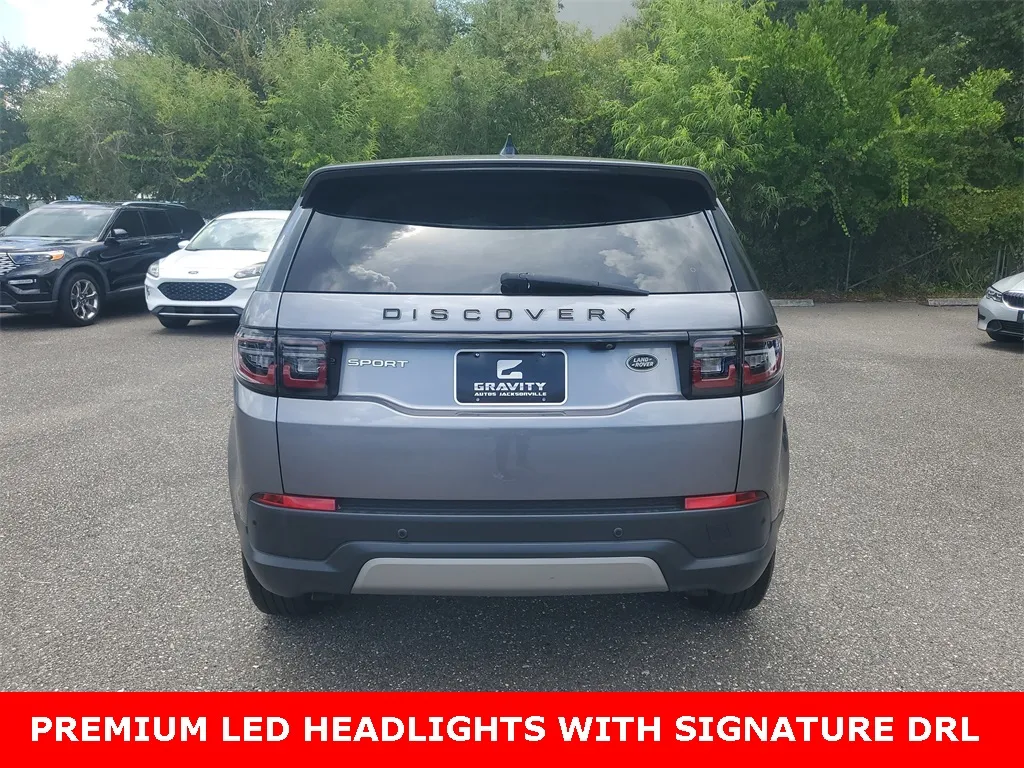 2022 Land Rover Discovery Sport S photo 2