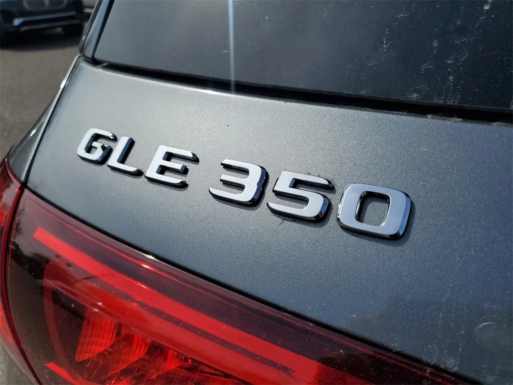 2022 Mercedes Benz GLE 350 4MATIC photo 3