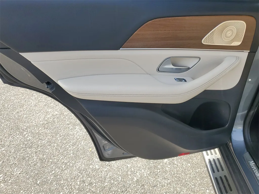 2022 Mercedes Benz GLE 350 4MATIC photo 4