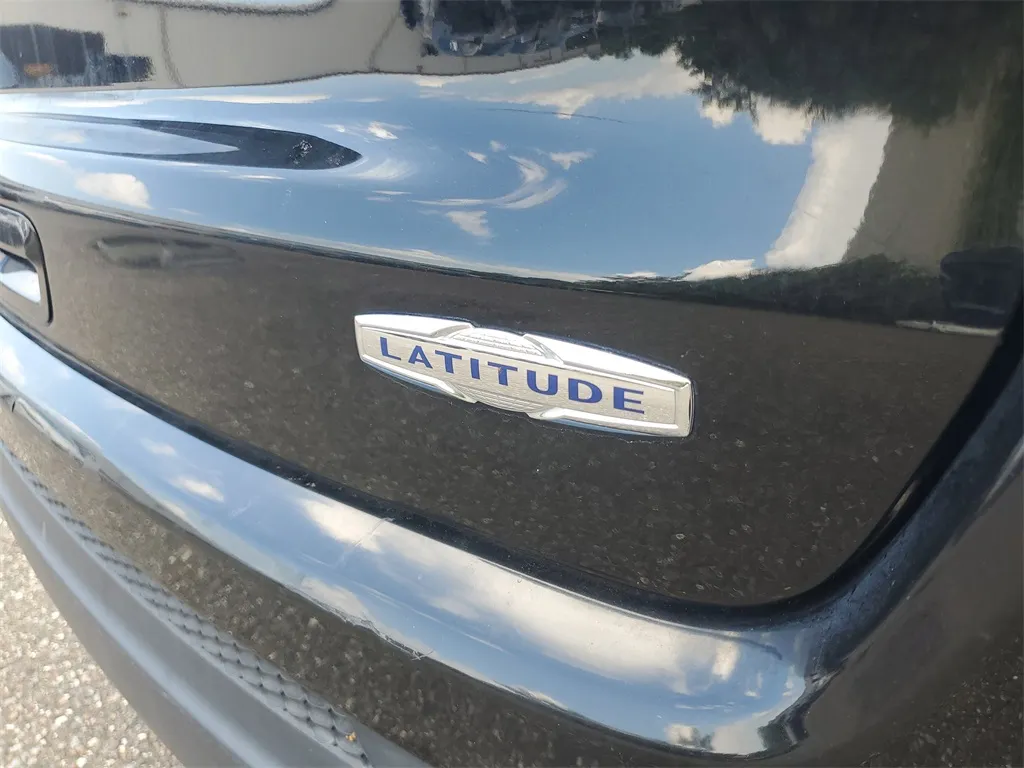 2019 Jeep Compass Latitude photo 3