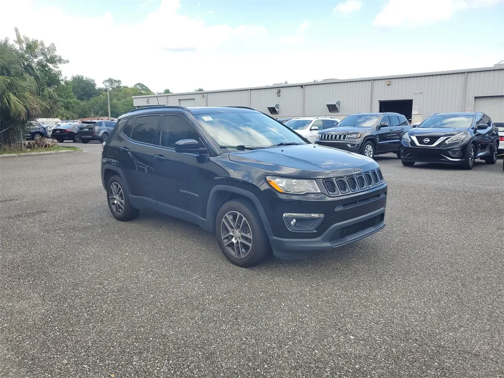 2019 Jeep Compass Latitude photo 2