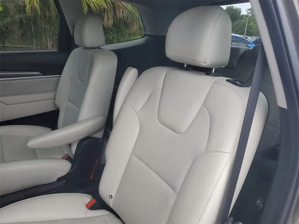 2021 Kia Telluride S photo 2