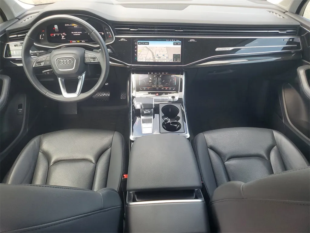 2022 Audi Q7 55 Prestige photo 3