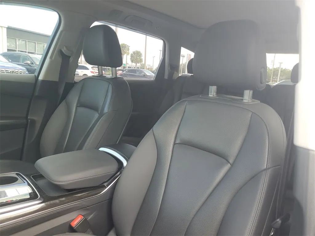 2022 Audi Q7 55 Prestige photo 4