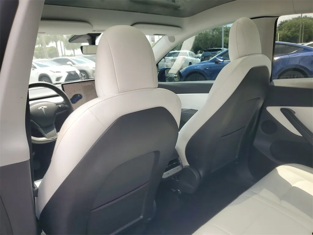 2021 Tesla Model Y Long Range photo 4