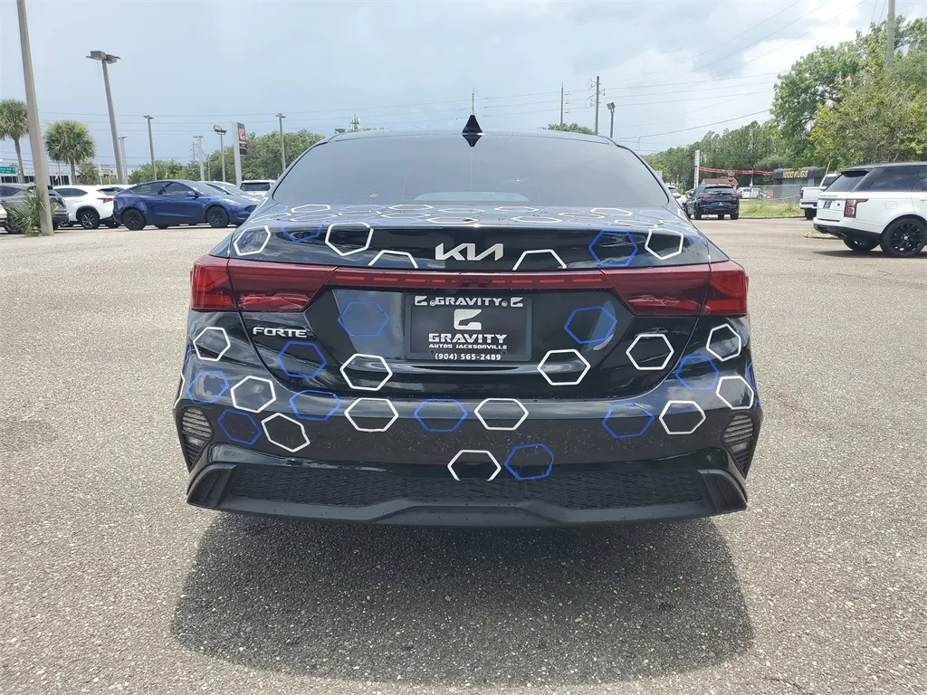2022 Kia Forte LXS photo 2
