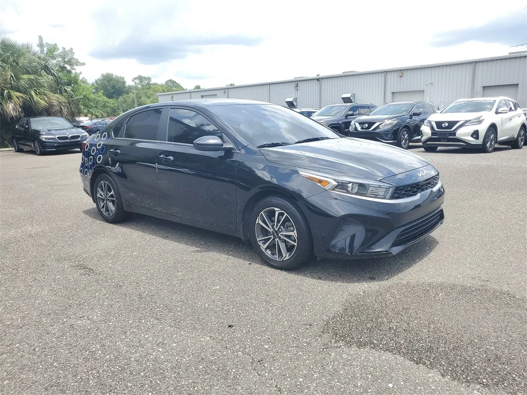 2022 Kia Forte LXS photo 3
