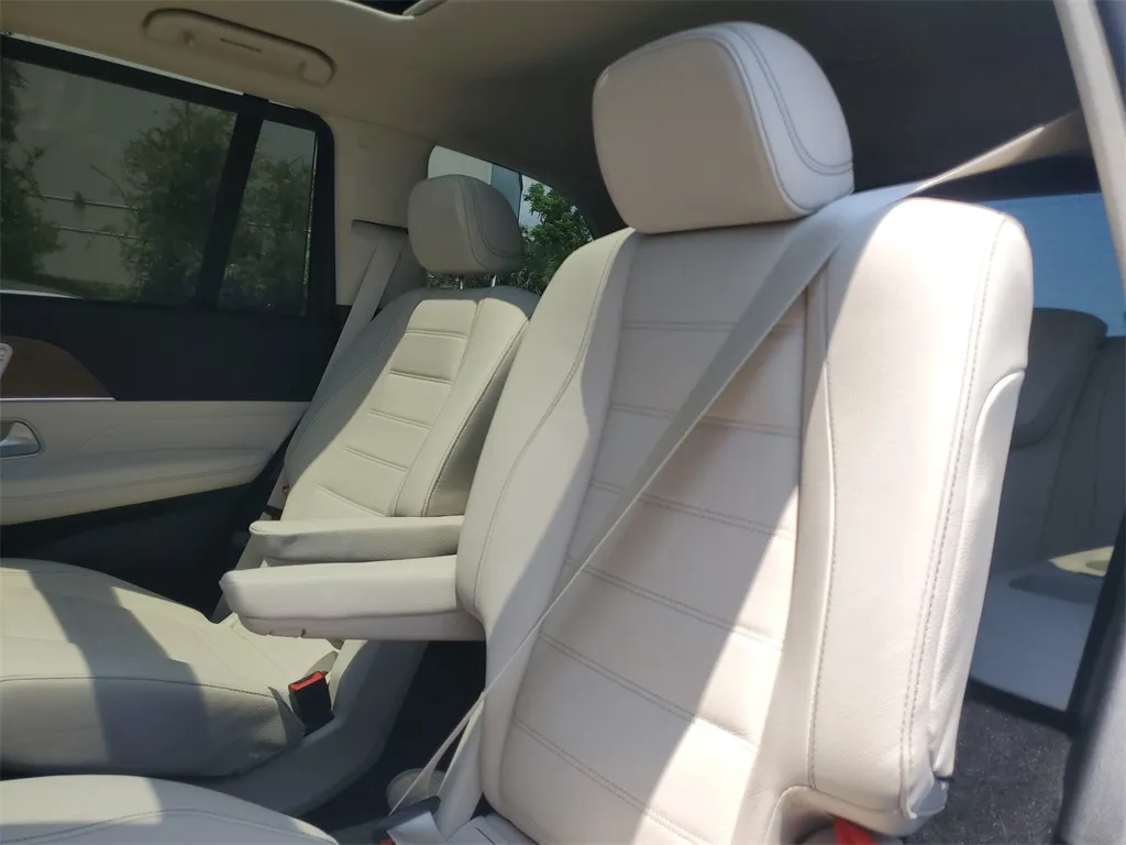2022 Mercedes Benz GLS 450 4MATIC photo 4