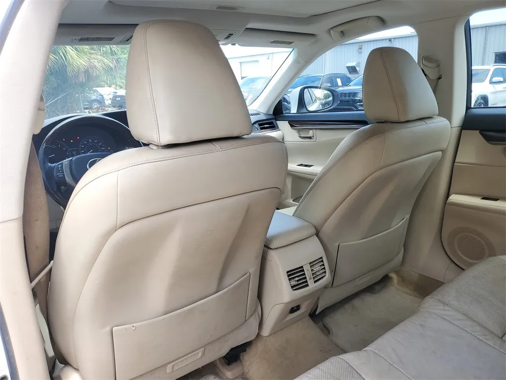 2013 Lexus ES 350 photo 4
