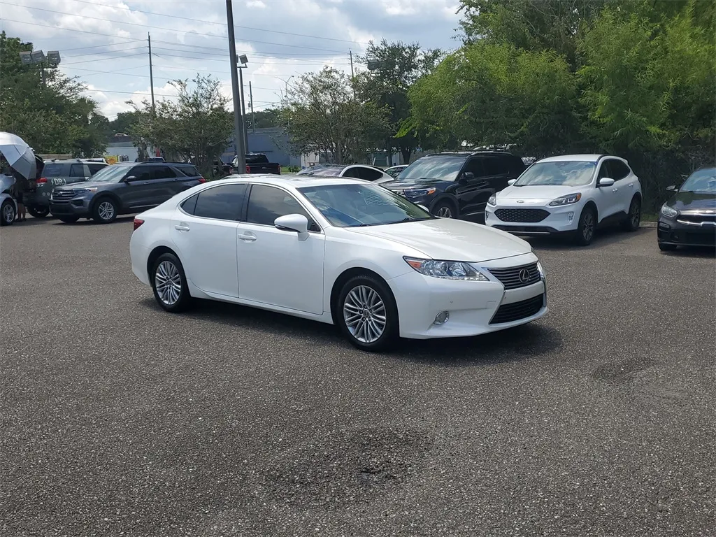 2013 Lexus ES 350 photo 3
