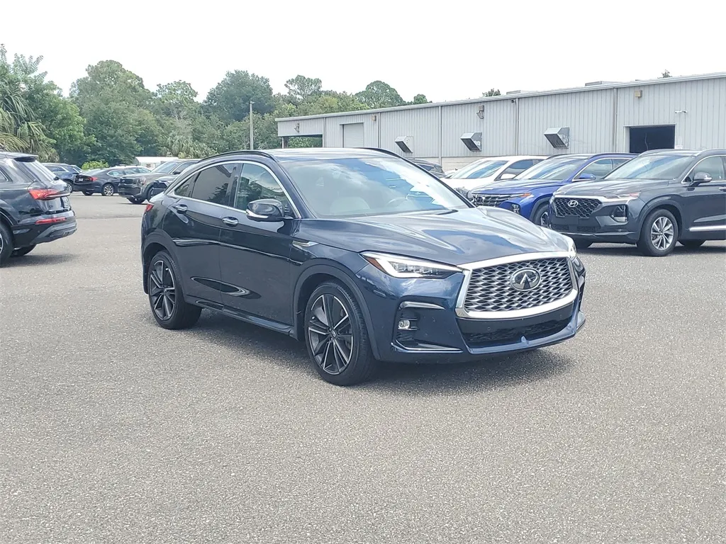 2022 Infiniti QX55 Essential photo 2