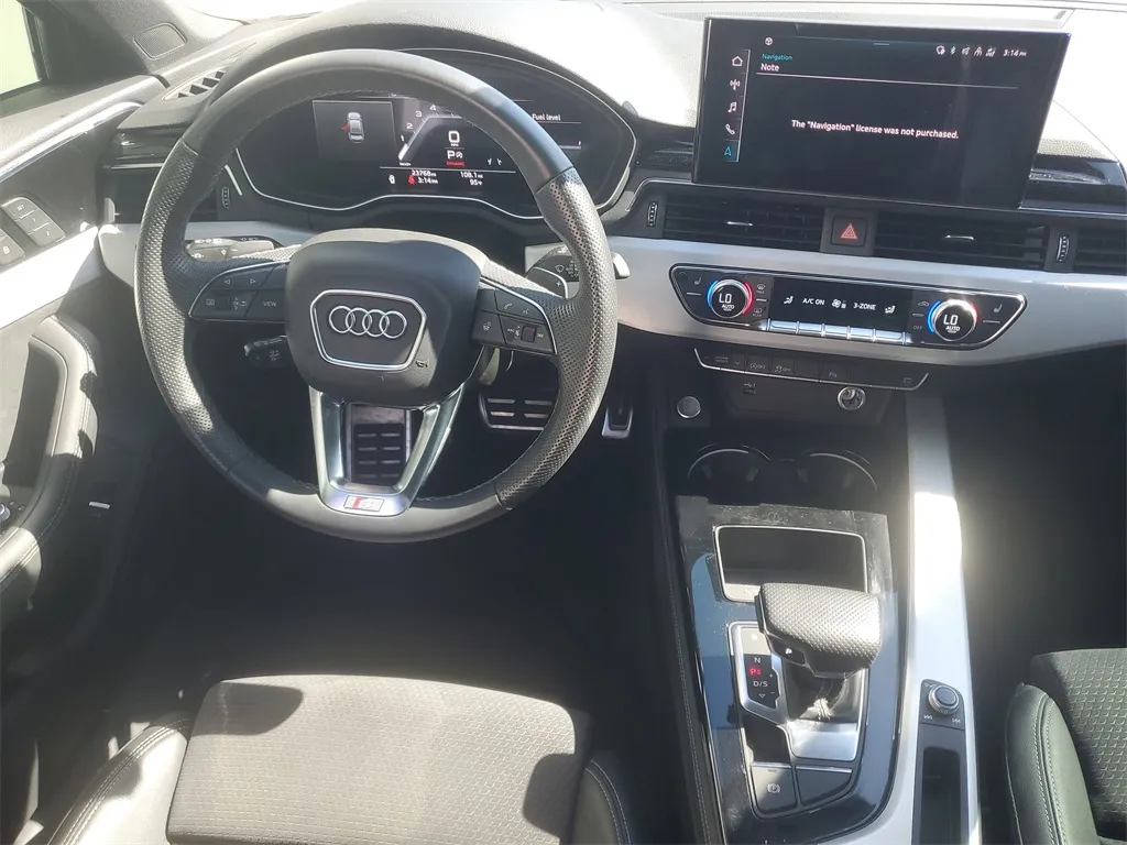 2023 Audi A4 45 S line Premium Plus photo 4