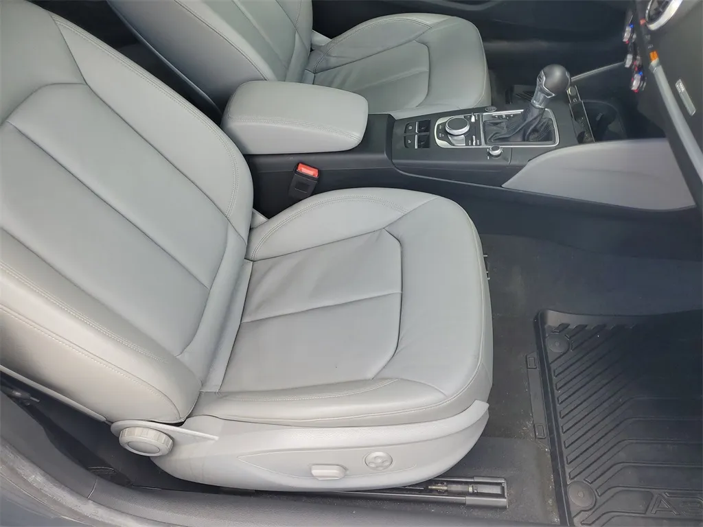 2017 Audi A3 2.0T Premium photo 4