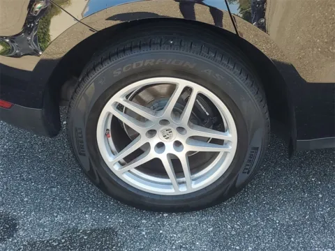 More photos of 2018 Porsche Macan at Gravity Autos Jacksonville, FL
