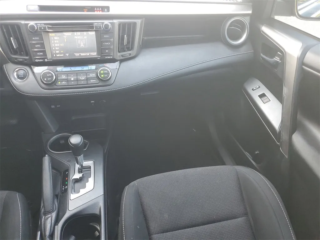 2018 Toyota RAV4 XLE photo 4