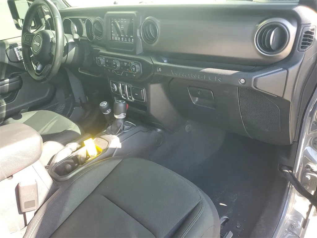 2020 Jeep Wrangler Sport S photo 3