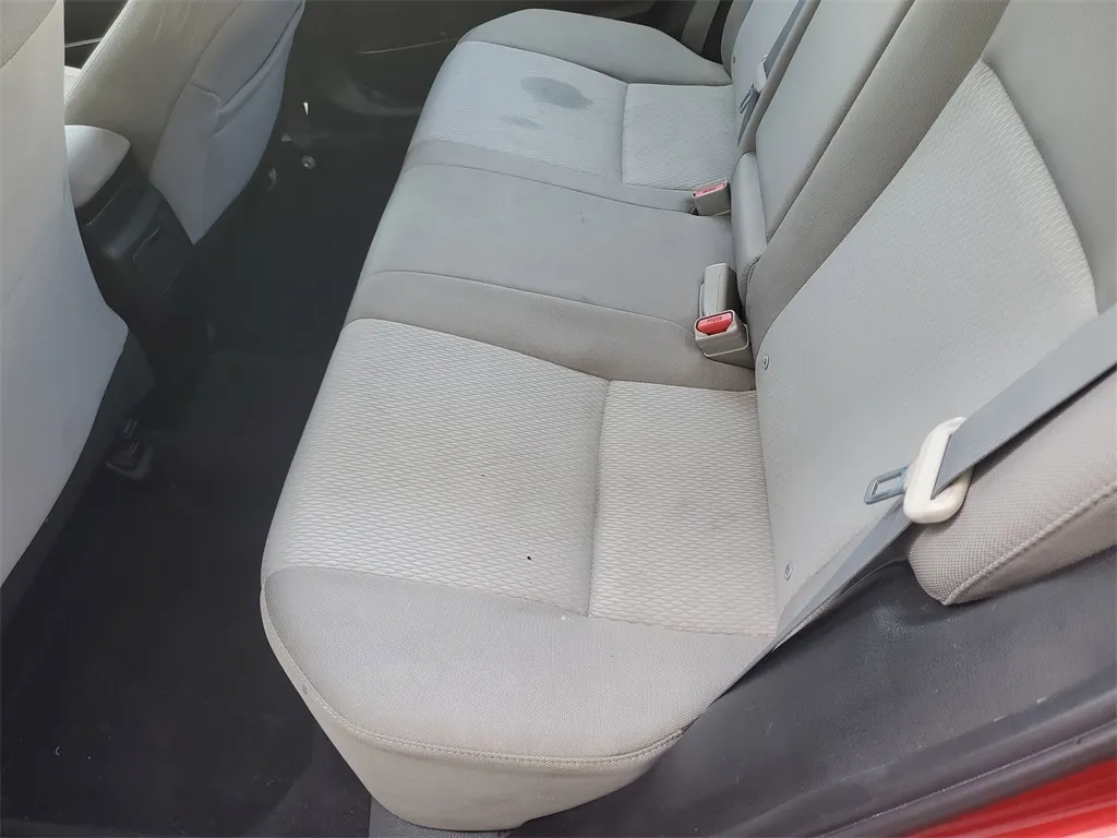 2016 Toyota Corolla LE photo 3